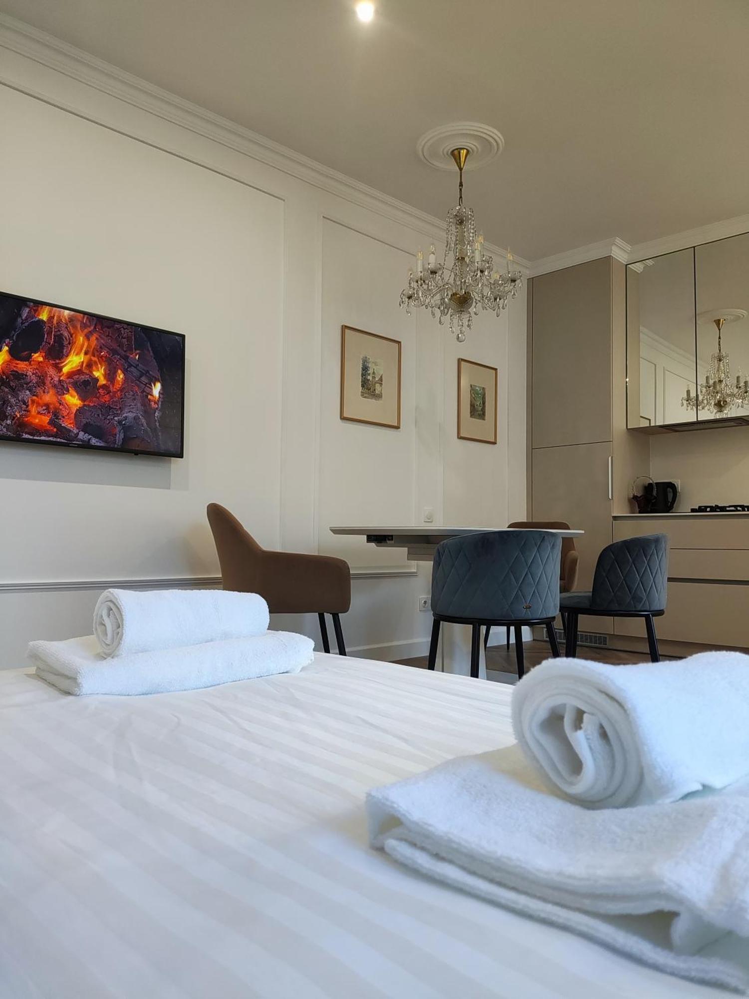 "M&D Apartmentslviv" Ultra Lux Rynok Square, 6Person Eksteriør bilde